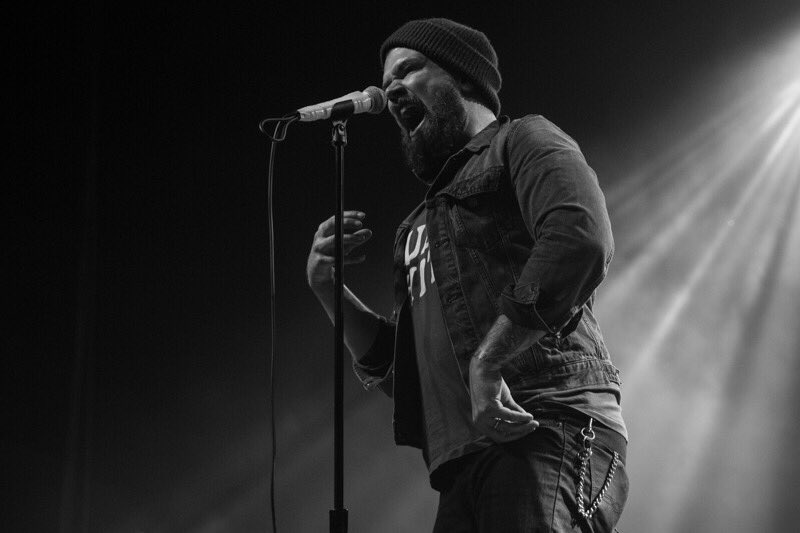 listeners_voice's tweet photo. @TBSOfficial crushing it at @Musink_TatFest. Full review up on our site. 📷: @MichaelLoik. #takingbacksunday #musink https://t.co/0jC6TpWlgo