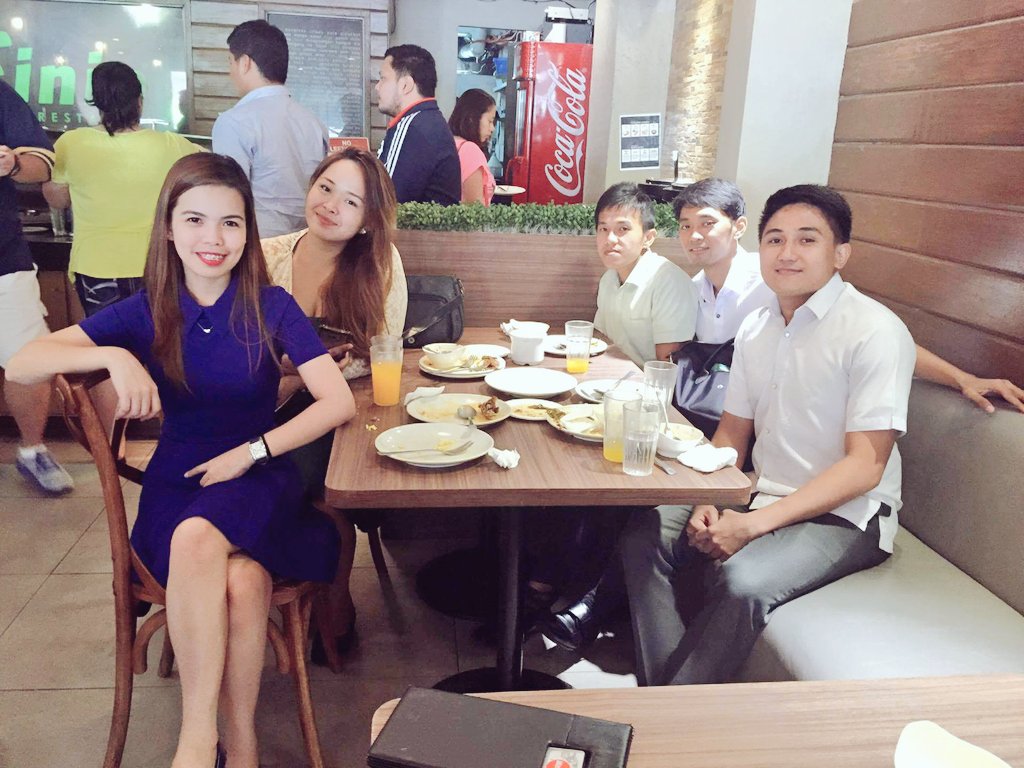 yahmaeawzm's tweet photo. Buffet breakfast with favorite people in my life 🍴😀👍 #Finio #BuffetBreakfast #LateUpload https://t.co/lSq00BCNu9