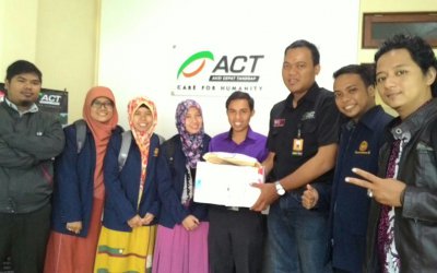 Penyerahan Donasi KMP UNY Untuk Korban Banjir Riau Sumatera Barat fb.me/4sWedEt3b