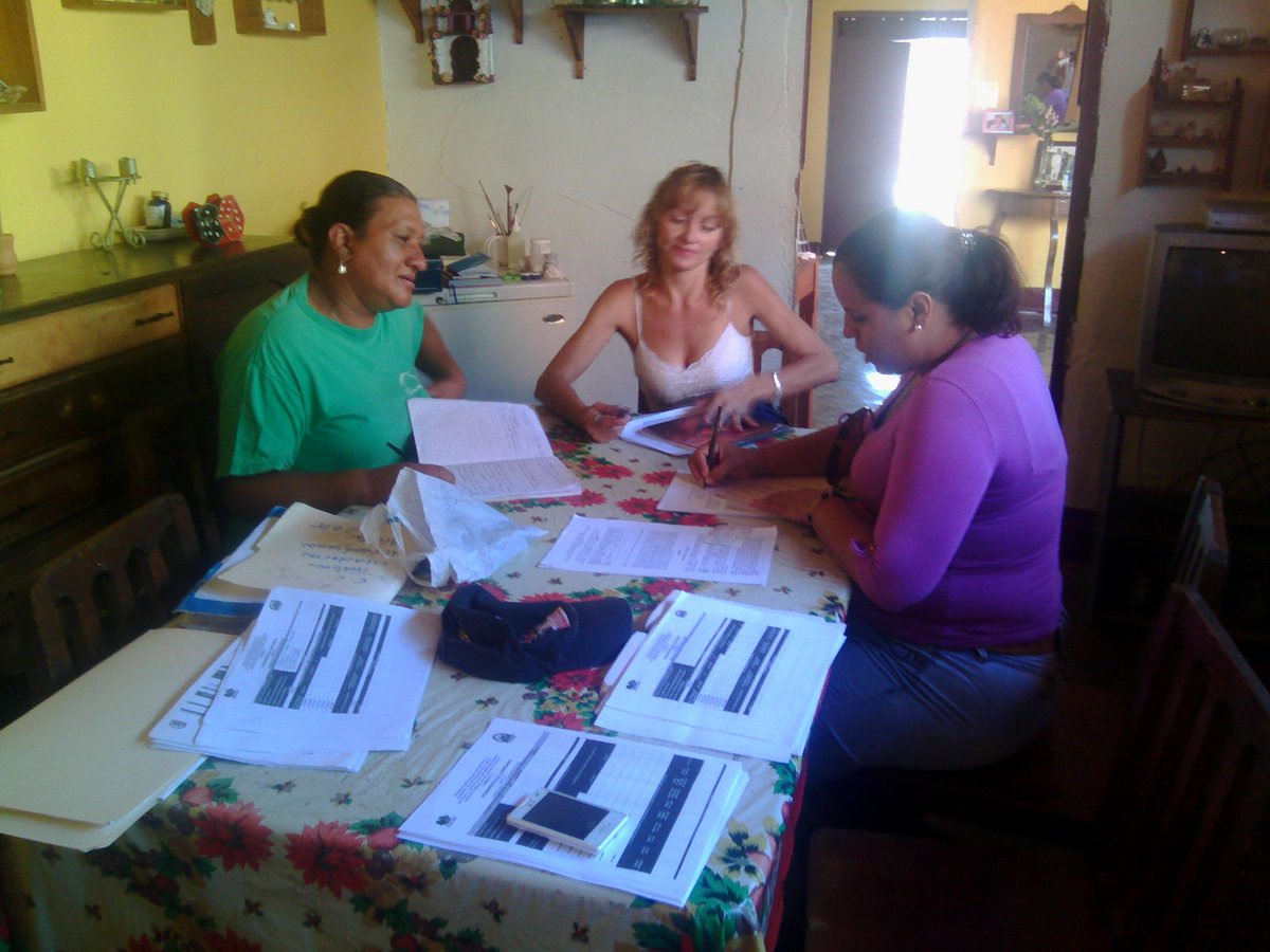 EmcomunaGuarico's tweet photo. Reunión con la Comisión Promotora de la Comuna #MamaEduardaDelgado Parroquia Macaira #Mincomuna @hazenstaub https://t.co/Cyc50WZK3c