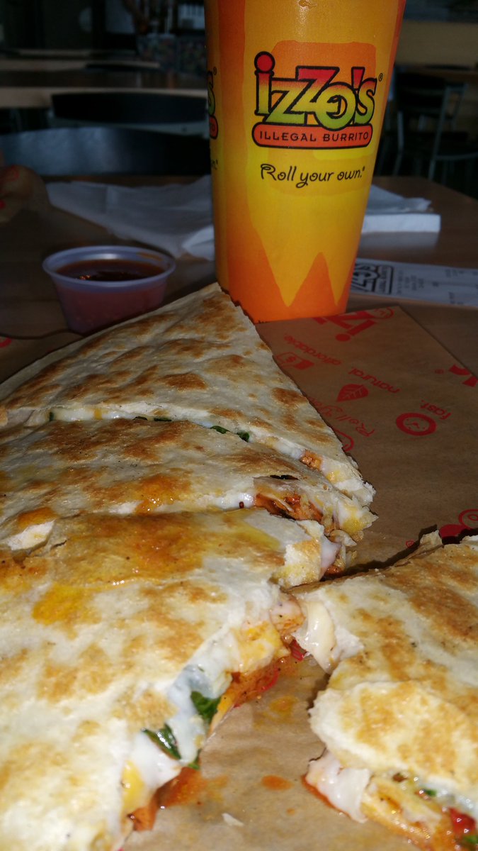 flydrob's tweet photo. Grabbed an early #lunch at #Izzos! #quesadilla #foodporn https://t.co/uuRxPyg9UZ