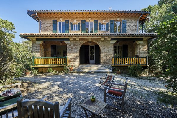smarchitectes's tweet photo. Des envies d'été au bord du Bassin d'Arcachon ? Voici notre restauration de la Villa Myriam https://t.co/pxO4vUaKFW https://t.co/sjKiI1CRkM