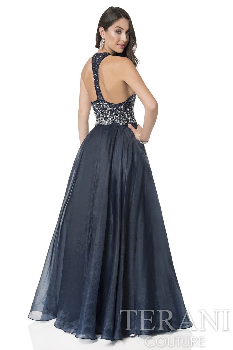 ThePromScout's tweet image. This @terani_couture ball gown stepped out of my DREAMS ✨✨✨✨ #prom2016

teranicouture.com/Dresses/Prom-2…