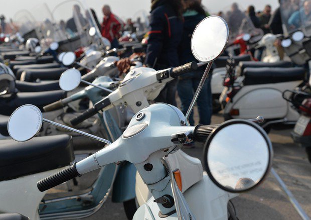 Agenzia_Ansa's tweet photo. La #Vespa compie 70 anni, grande festa a Pontedera dal 23 al 25 aprile @Vespa_Official https://t.co/oduBtDkSnl https://t.co/JAIIgQ2Y7z
