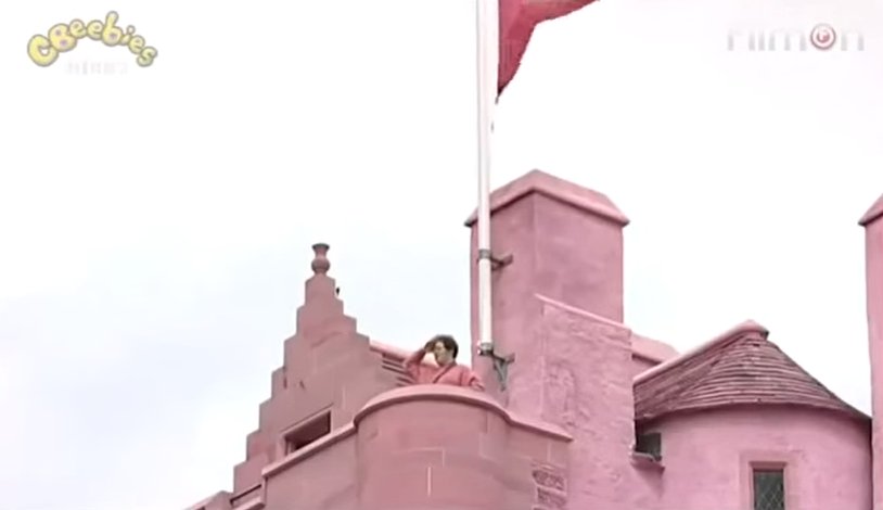 Sorenova's tweet photo. archie the inventor was well kitted out he owns a fucking castle what's he playing at making shit out of yogurt pots https://t.co/flItEv9lJy
