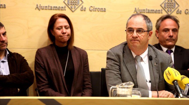 Revoltijo de siglas en las capitales catalanas elperiodico.com/es/noticias/po…