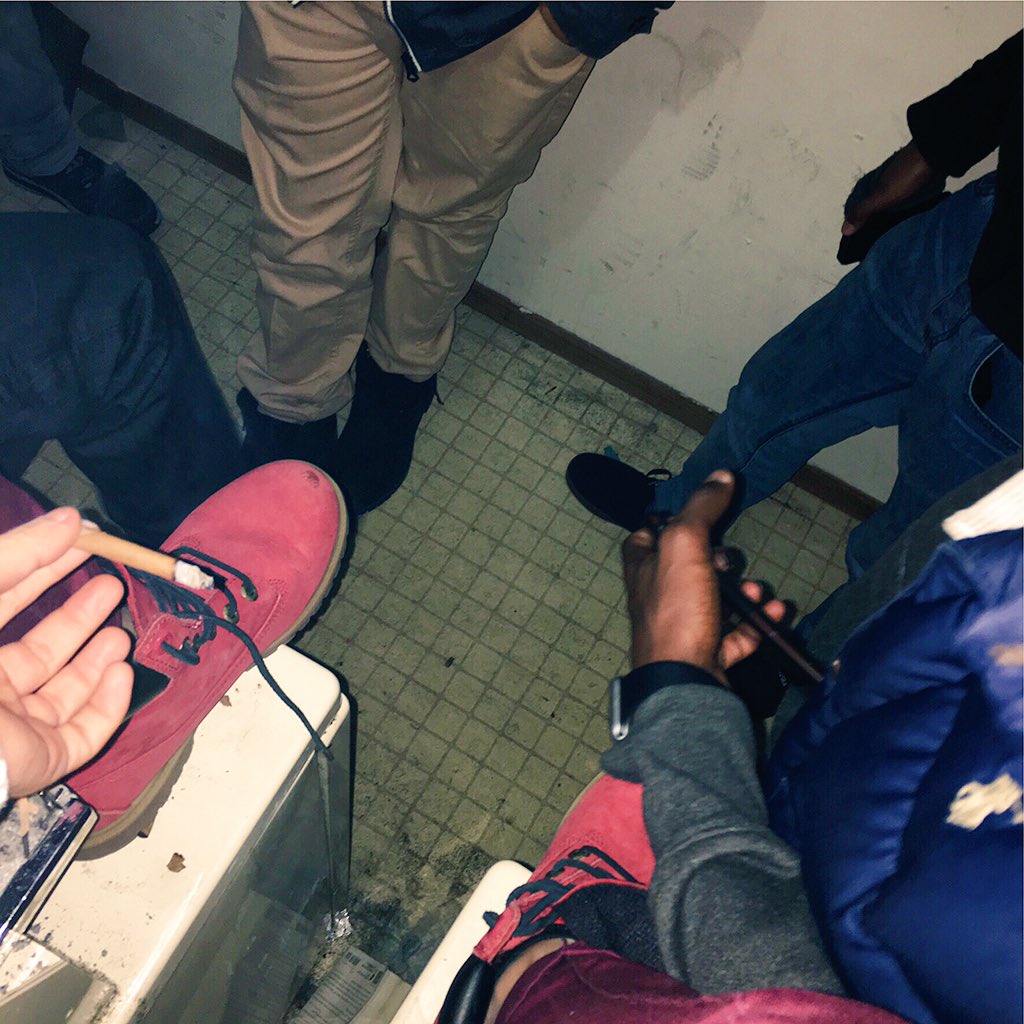 NanaNoert's tweet photo. 🌬 laundry meeting https://t.co/OQqlJZpGrd