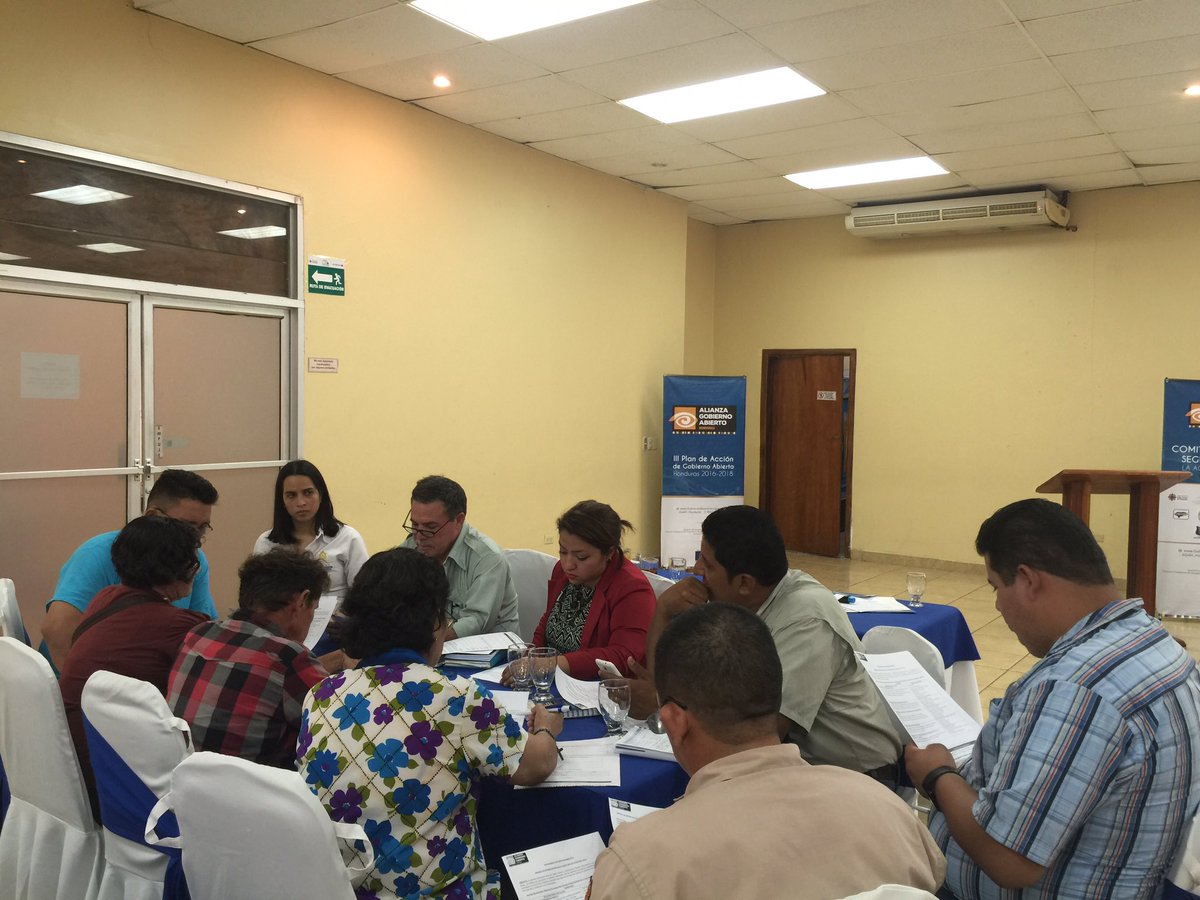 AGA_Honduras's tweet photo. Mesas de trabajo #Choluteca Jornada de Sensibilización #IIIPAGAH2016-2018 https://t.co/HHOhG9yRrd