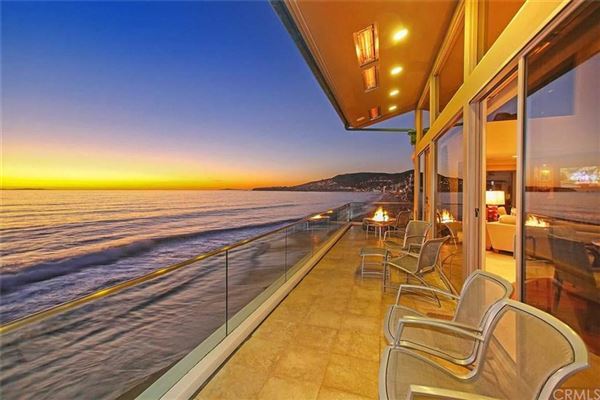OCFamRealEstate's tweet photo. Believe it or not, properties like these DO exist in #OrangeCounty! #OCHomes #OCproperties #oceanfront #Beachview https://t.co/MF2O3Xof5Z