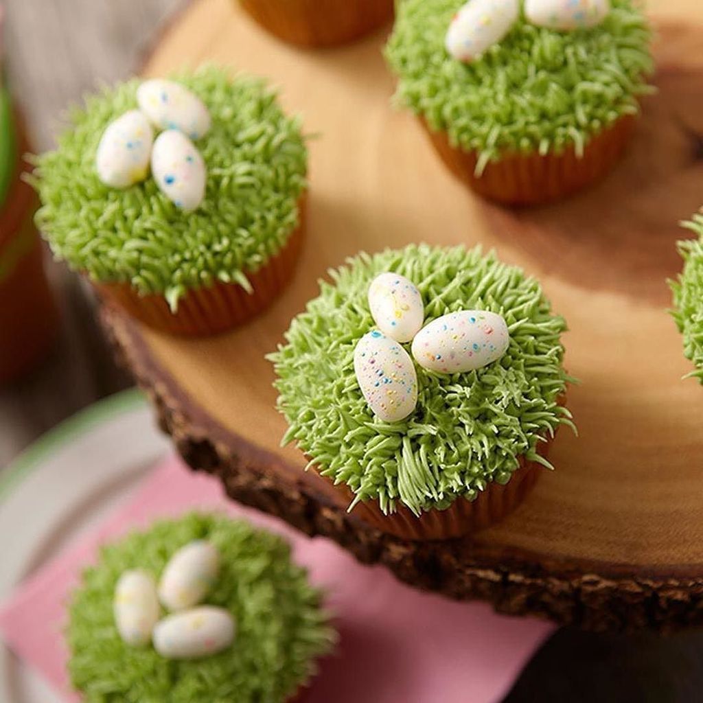 Canelayjazmin's tweet photo. Create a fun #candyclay speckled egg-topped cupcake with just a few easy steps! Get the h… https://t.co/zVF2HfaO5T https://t.co/cbZsC8BBPr