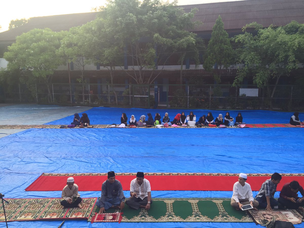 OSISSpanda's tweet photo. Pagiii!!
Persiapan sholat gerhana matahari guys...😊
Kalian pada sholat dimana nih?hehe https://t.co/dB8O8LRvhj