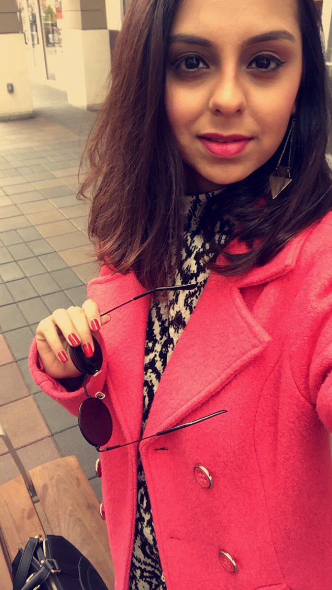 AanamC's tweet photo. Girl's got to take mid shopping selfies! #WhatWhenWearInUSA #WhatWhenWear https://t.co/OduL49pYku