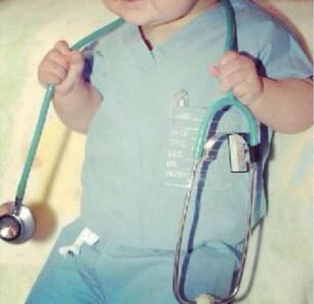 يوما مآ♥
سيكون ابني دكتورآ 
ويحقق الحلم الذي طمحت لتحقيقه ..