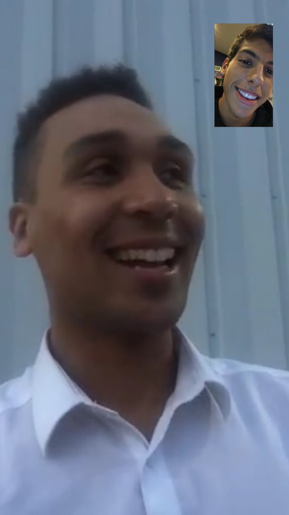 matthunter123's tweet photo. FaceTime con mi bro @DJHovaT te extraño bro https://t.co/eE3NSyT0KU