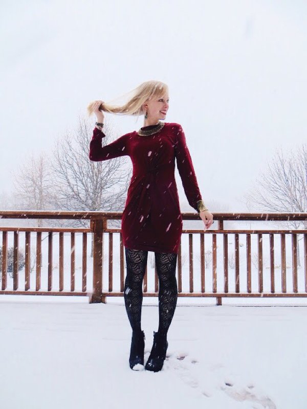 Dress up and play in the snow... ift.tt/1Sy0U3a #tights #pantyhose #hosiery #nylons