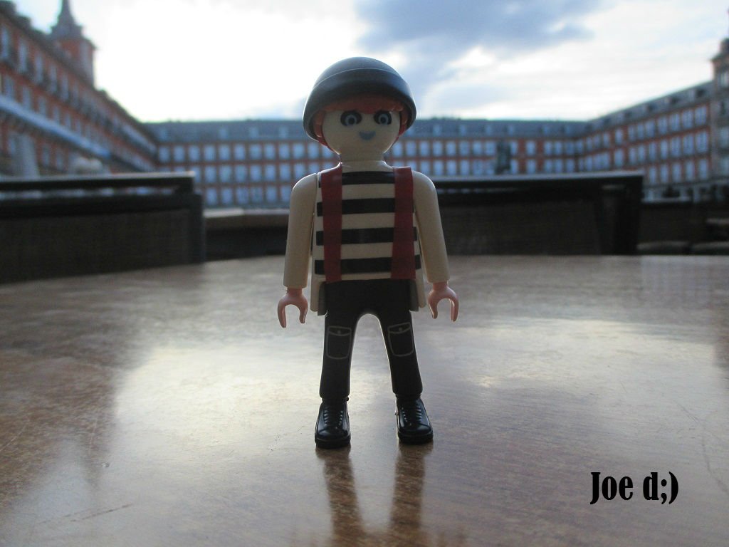 joedelbas's tweet photo. Click Viajeros en la Plaza Mayor #mimo #custon #playmobill https://t.co/XktlMxyHI1