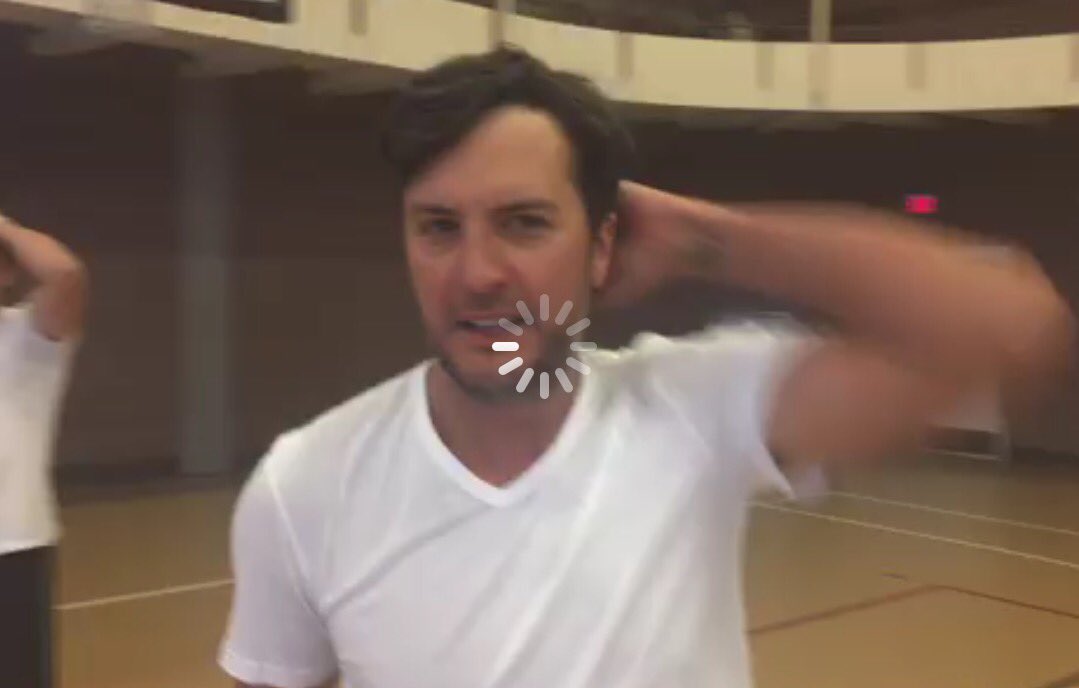 LukeBryanFever's tweet photo. @LukeBryanOnline hair is perfection!! Even at every angle !! #gorgeoushair #beautiful #teamluke #TeamLukeSharp https://t.co/eRBMp6VY7E