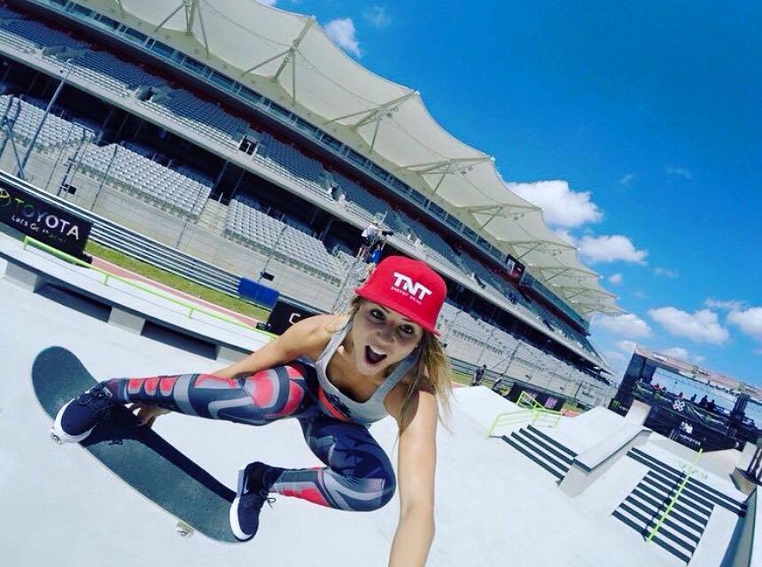 SkateboardingMX's tweet photo. Hoy les toca volar a ellas. ¡Feliz día chicas! #SkateGirl #DíaDeLaMujer #Skateboarding https://t.co/mvx9HeSMK9