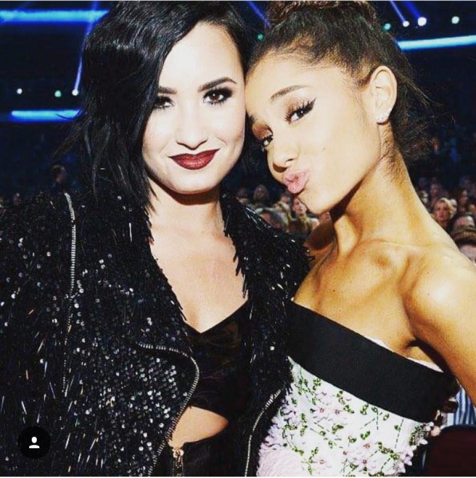 SoyManuelGarcia's tweet photo. OMG DANGEROUS WOMAN (FEAT. DEMI LOVATO)???? DAMN I'M DEAAAAAAADDDD!!!!! #READYFORA3 #2DaysTillDangerousWoman πππ« https://t.co/Ti3YFUzYiC