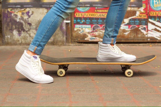 vansgirls_mx's tweet photo. Nada nos detiene, #VansGirls. 💁👊 #GirlPower #DíaDeLaMujer. https://t.co/5IWxsOefdK