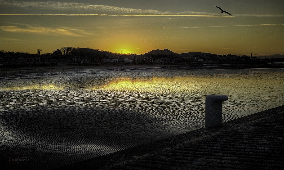 FocalPointsPics's tweet photo. Just before the sun went down last night #photography @thecorner @ScenicELothian #HDR #photo https://t.co/X5YOTdeYUH https://t.co/ePTdQEsllI