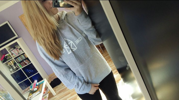 patiofficial's tweet photo. @topicmusictv übrigens, der hoodie von der Verlosung ist angekommen🌹🌹🌹😍 #TopicarmyHome 😇😇 https://t.co/dftFYUUnLk