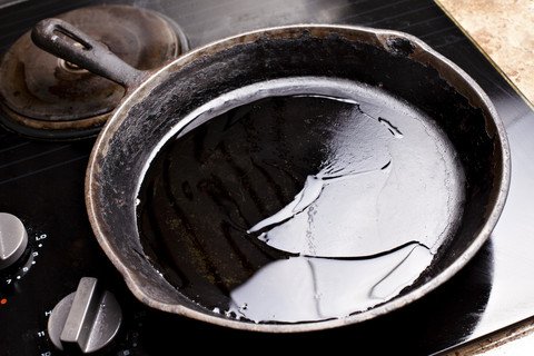 LaFlorSpices's tweet photo. Cast iron skillets are a staple in every chef's arsenal. But proper care is a MUST! https://t.co/5sMjD5V7YX https://t.co/CtoIr3FhGo