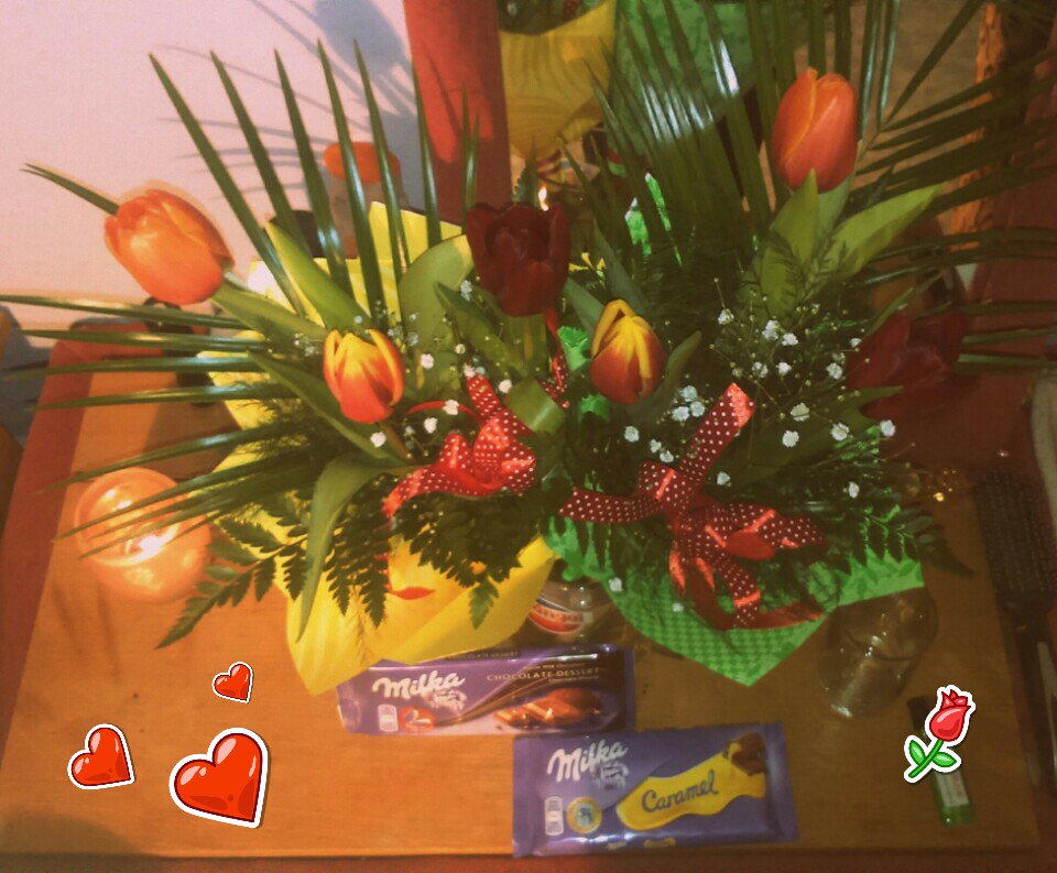 rituuuci's tweet photo. Imàdooom a tulipànt, köszönöm èdesem🌷🌷😍💖💞💟 (@ Máté home) https://t.co/uS6dwUFpNx https://t.co/DTZ6v5NrbZ