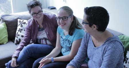 Karin woont in een gezinshuis, maar familie blijft belangrijk voor haar: bit.ly/1KcHkjW #IkenmijnFamilie