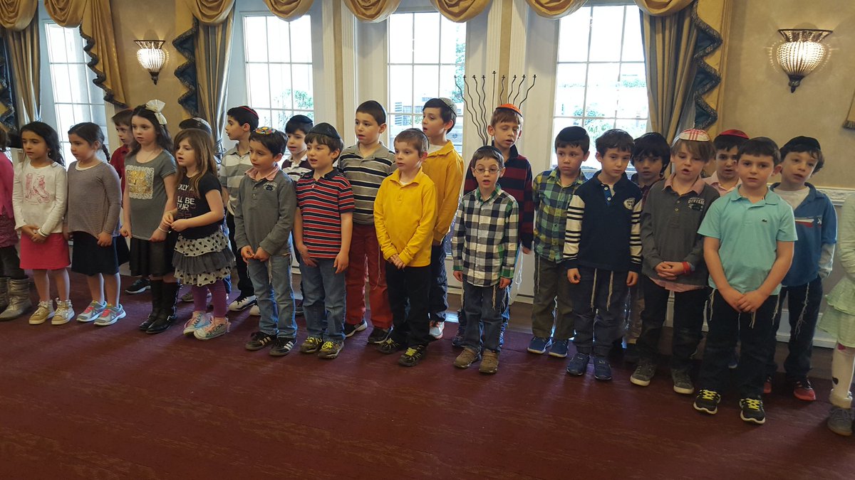 stevenpenn1's tweet photo. Grade 1 singing at care one teaneck @YavnehAcademy https://t.co/95QNj56ocI