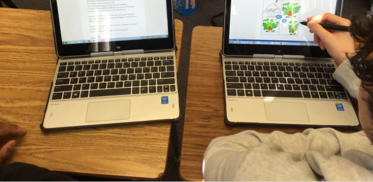 KleinCollins's tweet photo. Ms. Police's story time! Groups use Google Docs to read + illustrate stories in Spanish. @KleinLearns365 #whatKCdoes https://t.co/qV500YY3Lq