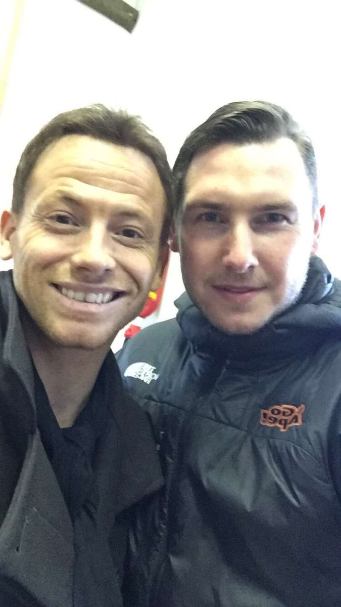 JonoOlejnik's tweet photo. Met @realjoeswash today at my work. Really lovely bloke. I'm holding you to that night out in London though mate https://t.co/L4nxcb3ynr