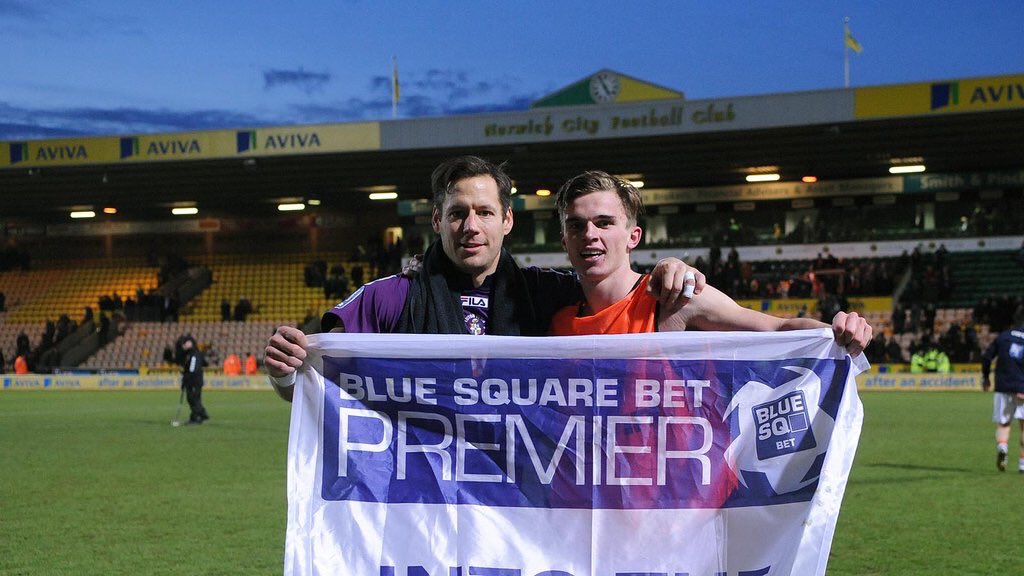 LTFC_1885's tweet photo. Thank you Mark and all the very best back at @theposhofficial. Hatters legend #OneMarkTyler https://t.co/7sWdFq3WJh
