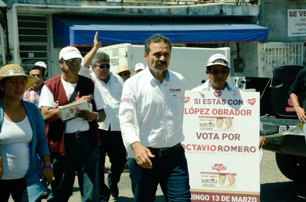 OctavioRomero_O's tweet photo. Continuamos en el 1er cuadro de la cd, refrendando compromisos con la gente para que el #D13M #HagamosHistoria https://t.co/zv1K5XrauE