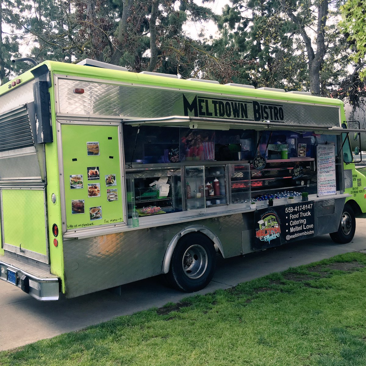 FS_GradFest's tweet photo. Grad fest isn't just for seniors! Come get food on your lunch break! #gradfest2016 #bulldogsforlife https://t.co/xFmCuwEvRz