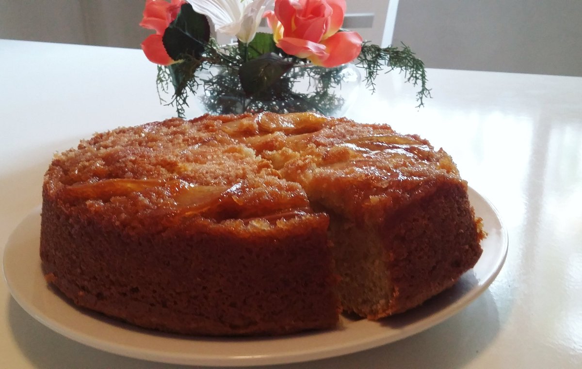 twflorenmarz's tweet photo. Esperandote @SrJaimelucas 💚 #tortademanzanas https://t.co/pGYaEwIrVE