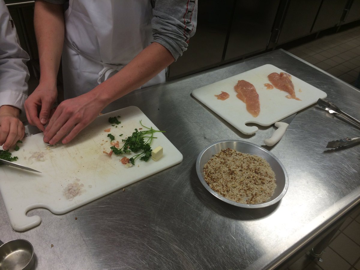 IntCulinaryAHS's tweet photo. 4th block working on mise en place for lab today! #pankochicken https://t.co/Go6MeZodi5