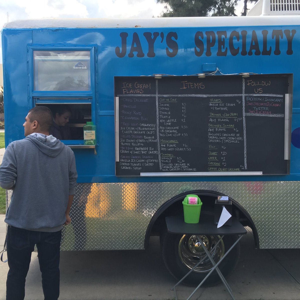 FS_GradFest's tweet photo. If you want some ice cream come by #gradfest2016 by the Kennel Bookstore and try @JaysIceCream Oreo delight! https://t.co/INgso0A7Ik