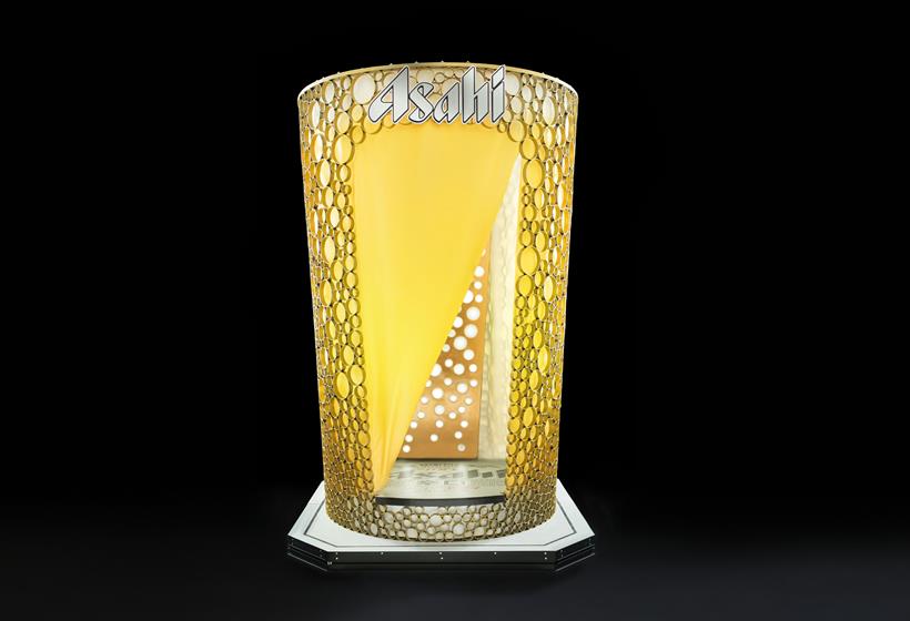 CampaignTechUK's tweet photo. .@AsahiUK mimics the experience of being inside a pint by firing ping-pong balls at drinkers https://t.co/HM2GlbkOYt https://t.co/WCxddVCqTT