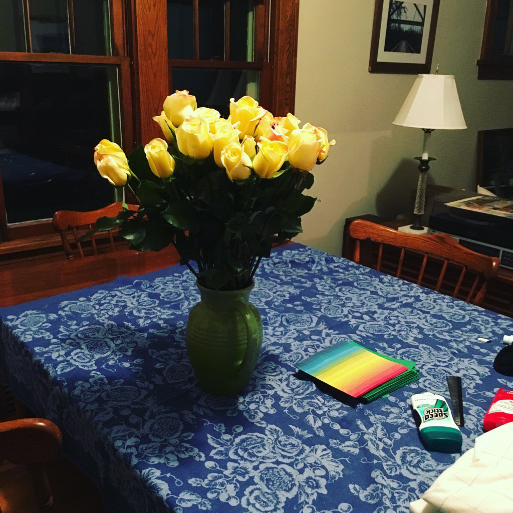 Meadowbrook_Mus's tweet photo. Lovely roses that were delivered by the 6th graders. #imadeitawkward #youngvoices https://t.co/Q8YmzNNyuC