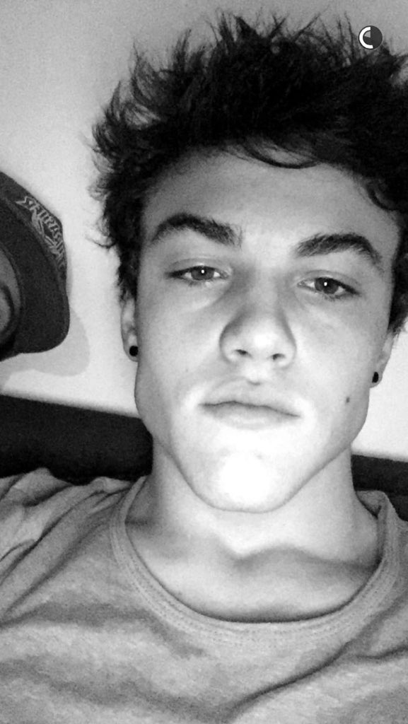 TrashOrNotYT's tweet image. Ethan Dolan

RT = Keep
Like = Throw in the trash