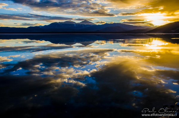 thisisChile's tweet photo. Sunrise with wonderful colours in Santa Rosa Lake in Atacama region. Via @AChilepoh https://t.co/e2ILlHbWoA