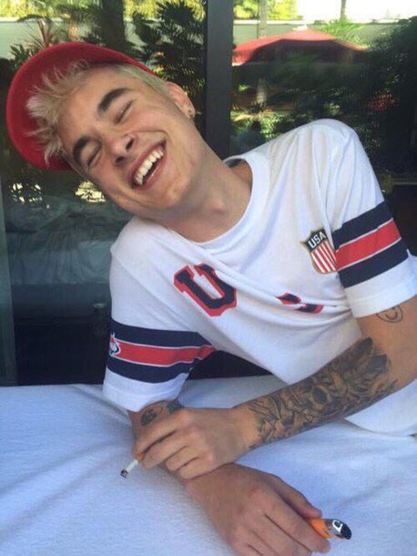 EjShala's tweet photo. Who is this???  😳😍 dammnn #mancrush #Wanted #needadaddy 😩😂 his smile tho 🌹🌹can I have him?? 🙏🏽 https://t.co/qV4lvGCFKT