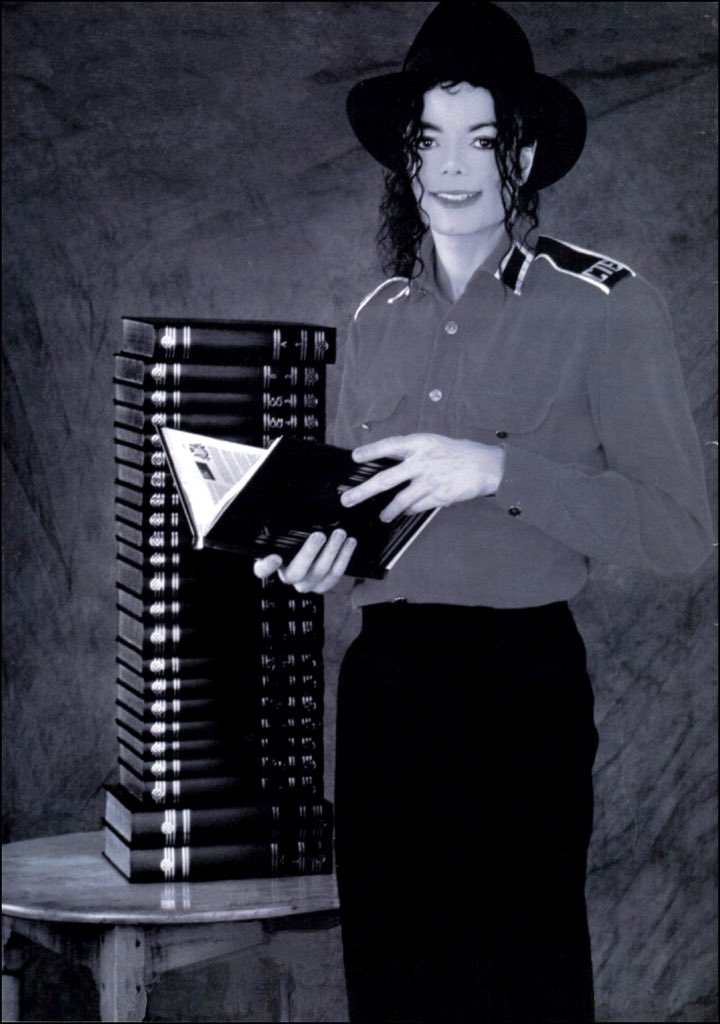 KingMJsFangirl's tweet photo. "Why are you so obsessed with Michael Jackson?" 
Me: "take a seat, this will take a while": https://t.co/AlfKrRVz2v