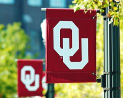 hfryKH's tweet photo. Happy the rain has passed for a short time @UofOklahoma #KHonCampus #GoSooners https://t.co/x26eQw6kwj