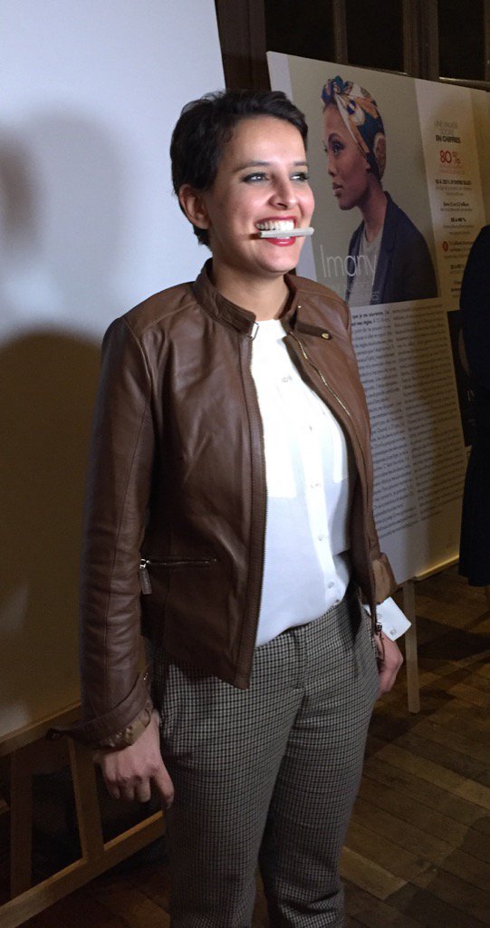 amandineseguin's tweet photo. #ELLEStopEndo @najatvb pose devant le photomaton de @ELLEfrance https://t.co/dRWqzZsE77