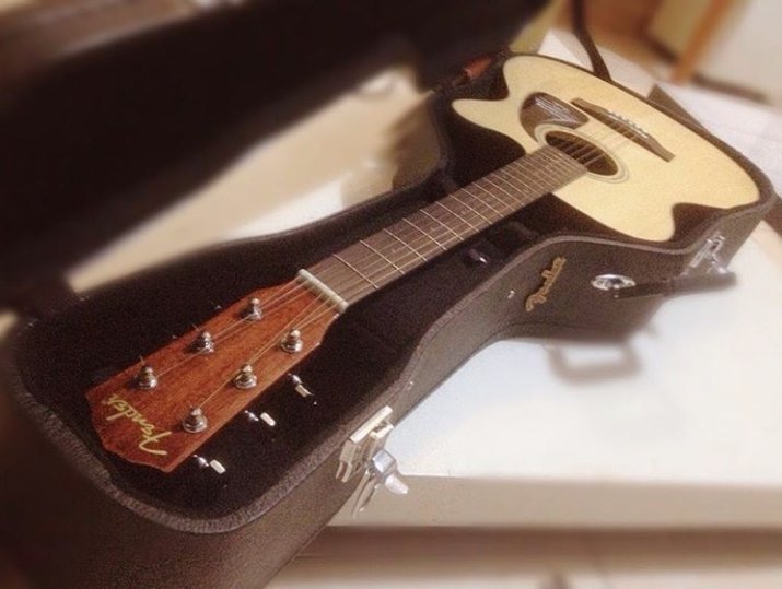 ShaneArdilla's tweet photo. Dijual gitar akustik Fender berminat hub @musichousefams https://t.co/glGH3WqrLx