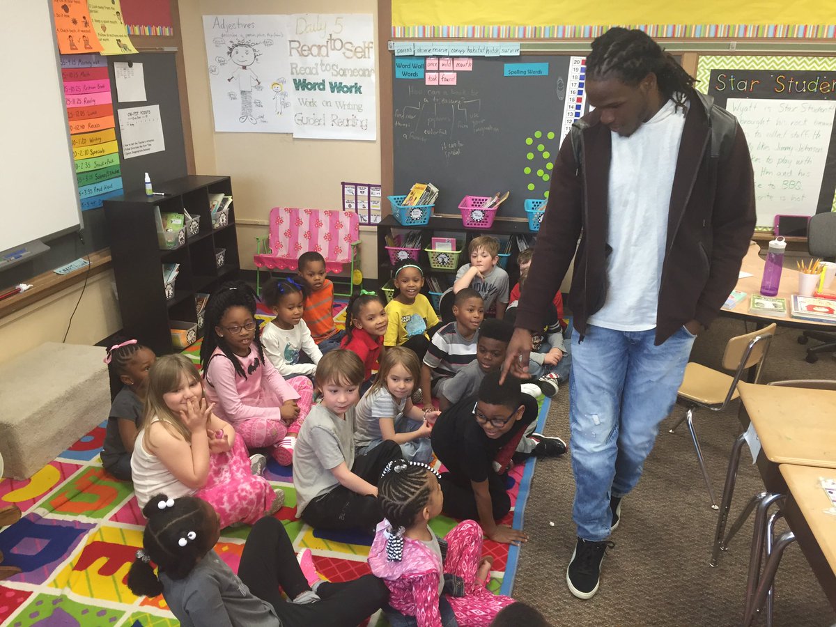 BooneBobcats's tweet photo. Chiefs RB Jamaal Charles visited 1st Grade, was interviewed &amp; inspired a writing project. @jcharles25 @wrightchere https://t.co/gpONkLYnHp