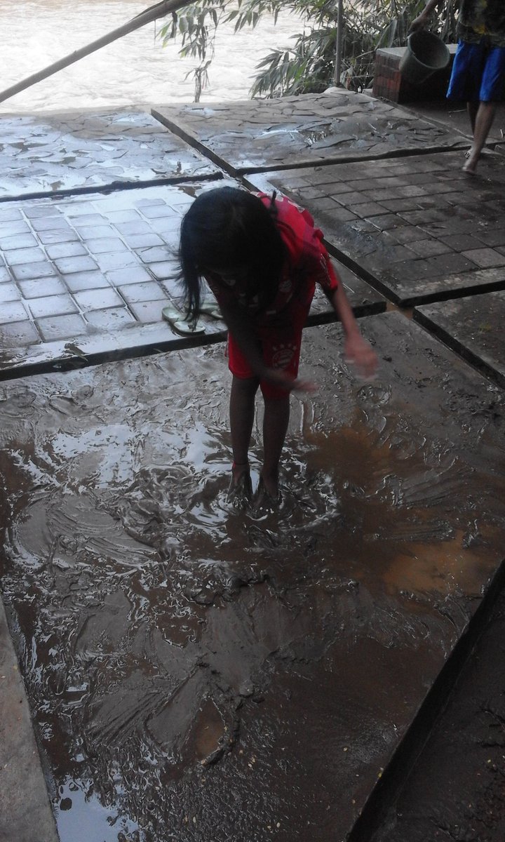 HidayatAlRamda3's tweet photo. @blhdepok2 @IdrisAShomad  Pos Pantau Ratujaya kebagian pasir dan lumpur... berkah, sang air menyapa kaki2 pos pantau https://t.co/TQyZYyPLKC