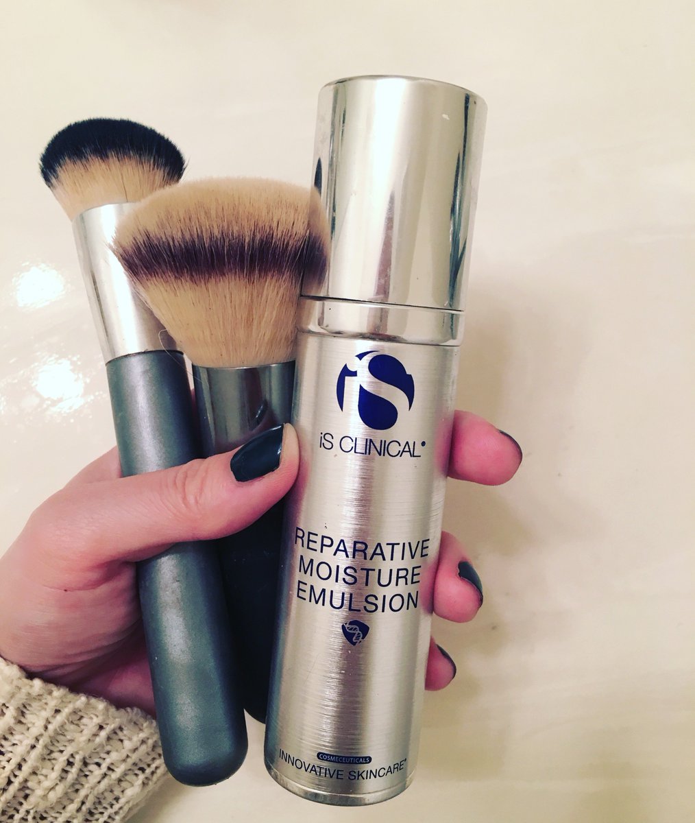 iSCLINICAL's tweet photo. #ReparativeMoistureEmulsion hydrates, treats the look of aging &amp; is an excellent primer for makeup application. https://t.co/rT7tE9jEd7